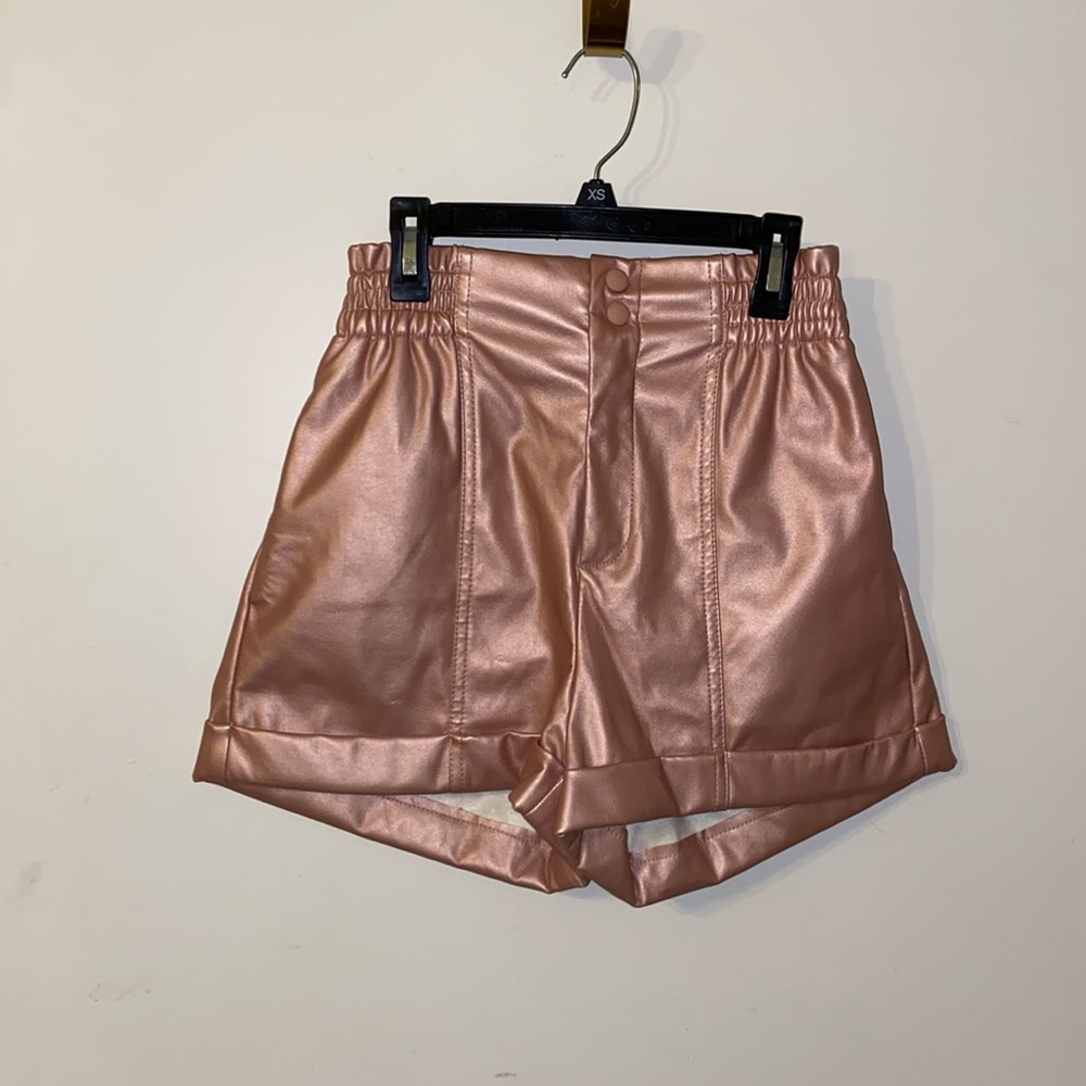 Pink metallic short